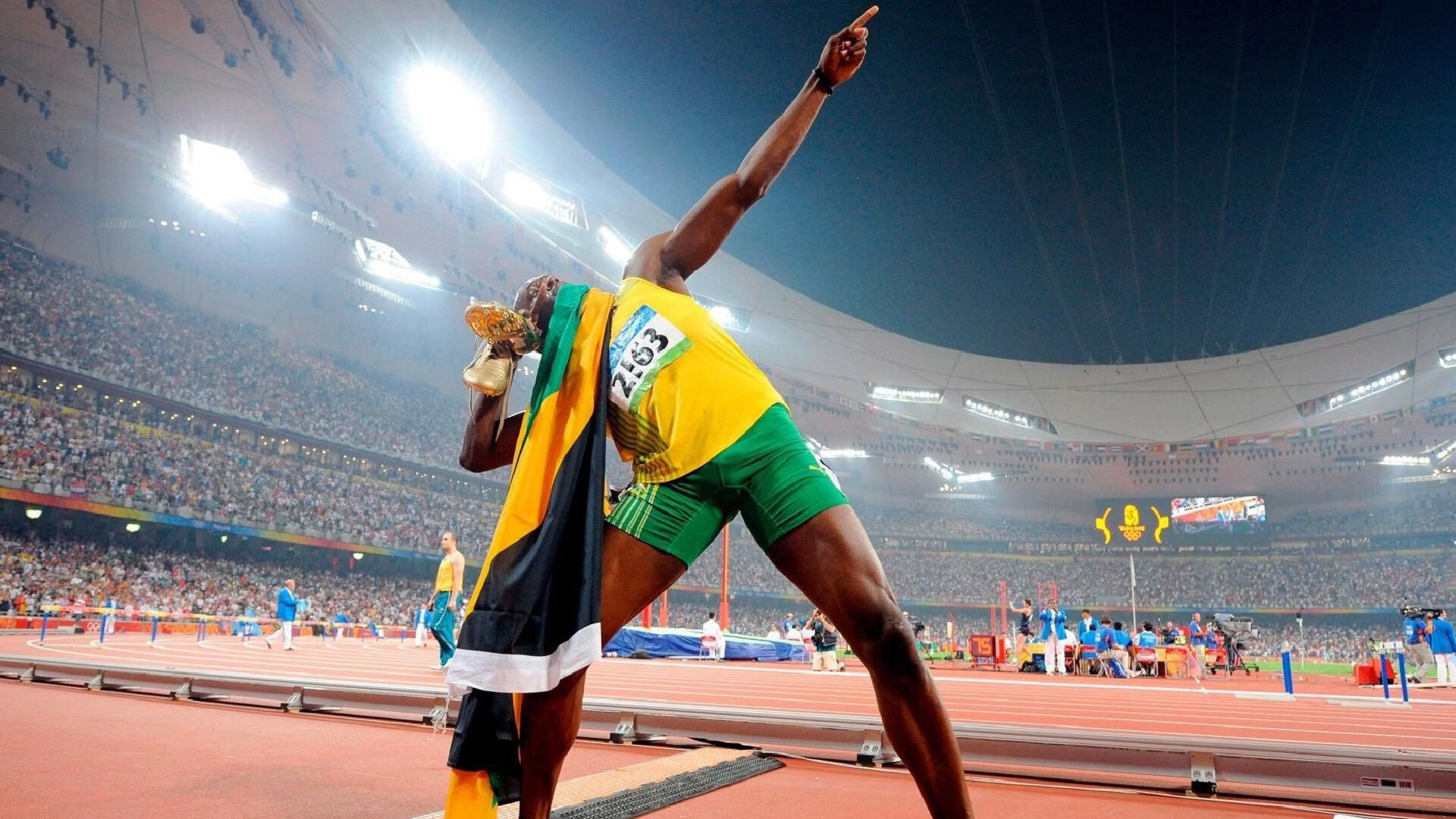 年度焦点之战之夜，当世界屏息，C罗舞台越大越强