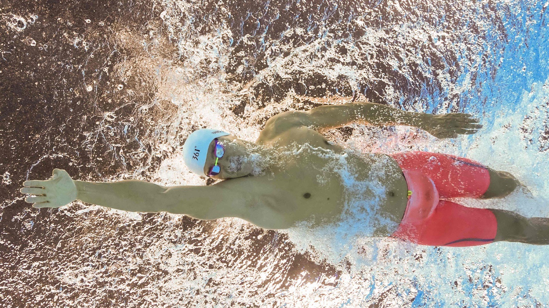 克莱赛后评分拉满,老鹰踏平掘金,当水花淹没高原,我们谈论的何止是篮球?