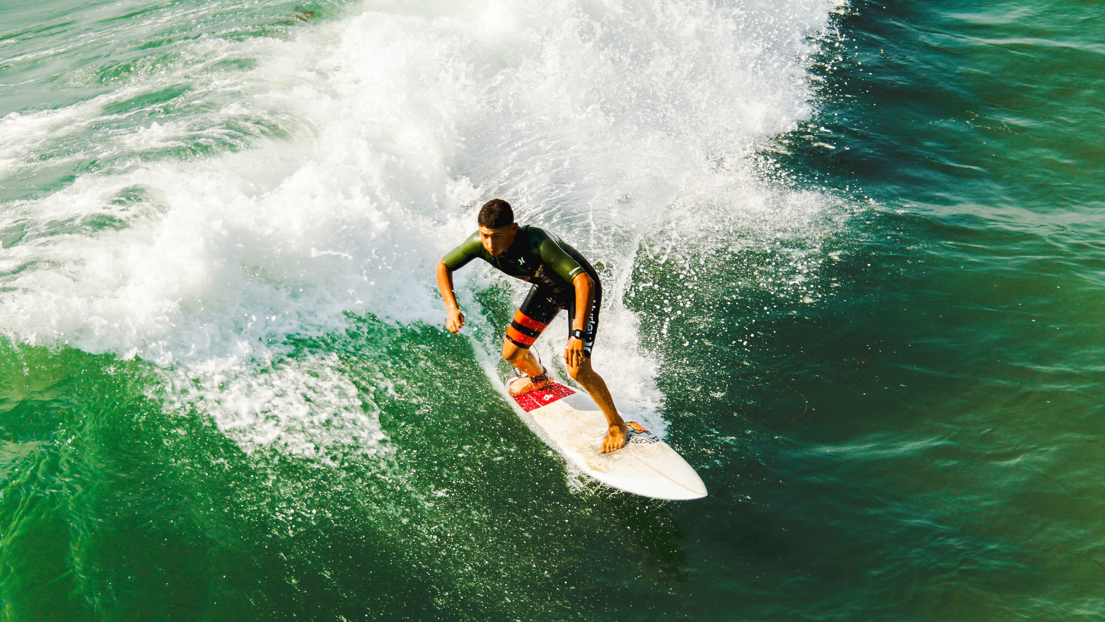 布克,当马刺银黑遇上篮网蓝,我便是那抹撕裂夜空的熔金色